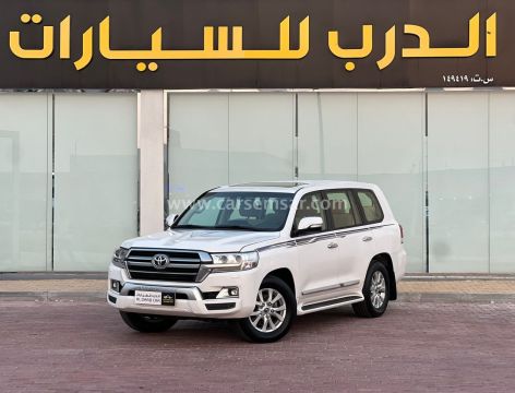 2020 تويوتا لاند كروزر GXR V8