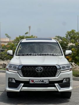 2017 Toyota Land Cruiser GXR V8