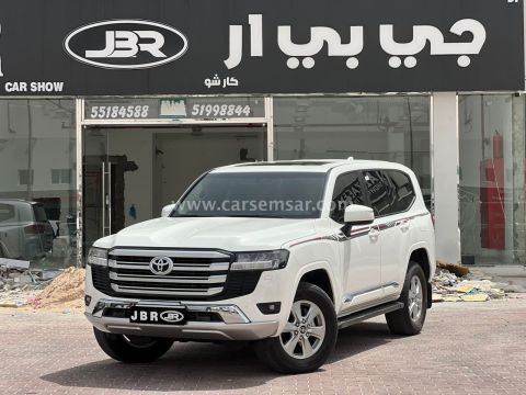 2025 Toyota Land Cruiser GXR V6