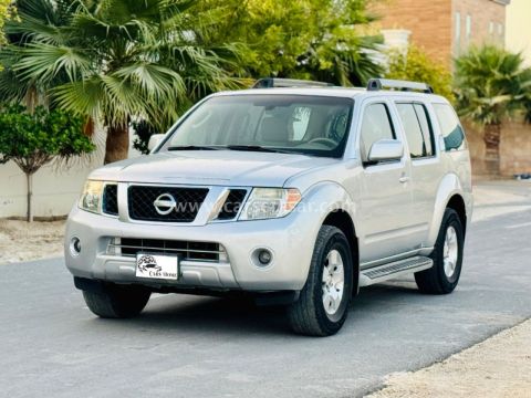 2011 Nissan Pathfinder SE