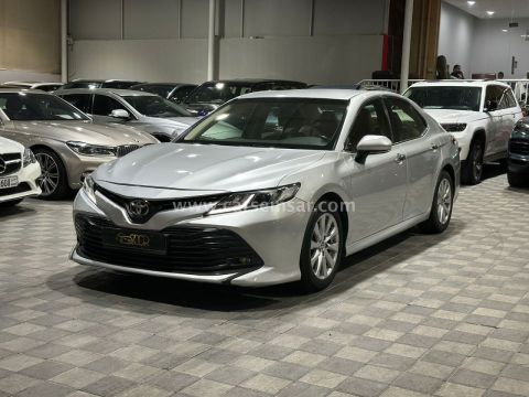 2020 Toyota Camry GLE