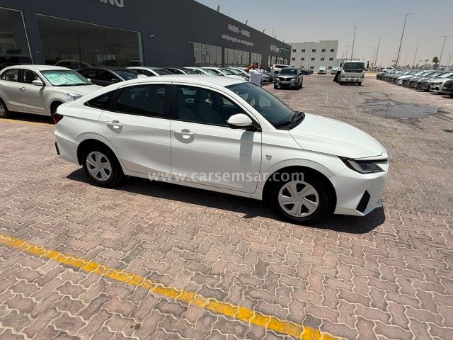 2023 Toyota Yaris 1.5 — photo 2 for sale in Qatar