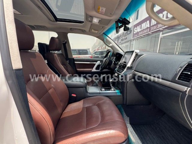 2019 Toyota Land Cruiser VXR — photo 2 for sale in Qatar