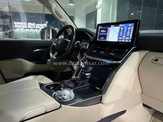 2022 Toyota Land Cruiser VXR Twin Turbo — photo 2 for sale in Qatar