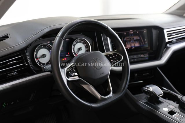 2023 Volkswagen Touareg — photo 2 for sale in Qatar