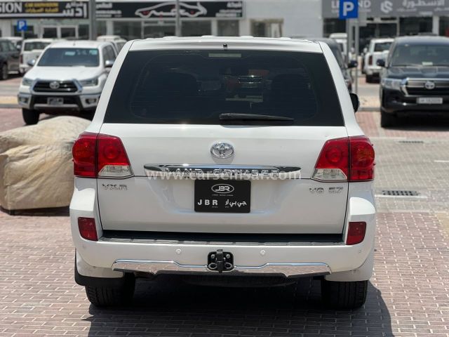 2015 Toyota Land Cruiser VXR — photo 2 for sale in Qatar