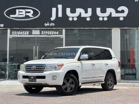 2015 تويوتا لاند كروزر VXR
