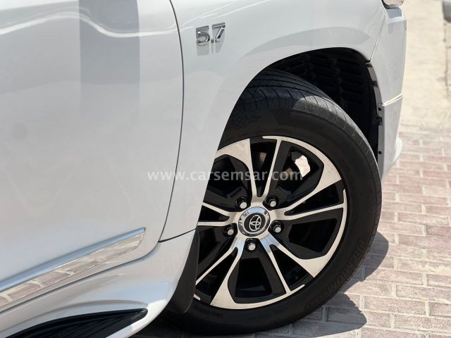 2019 Toyota Land Cruiser VXR — photo 2 for sale in Qatar