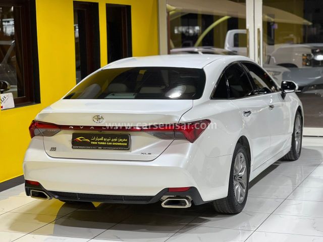 2020 Toyota Avalon XLE — photo 2 for sale in Qatar