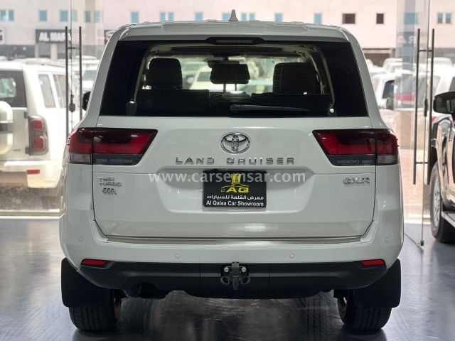 2025 Toyota Land Cruiser GXR Twin Turbo — photo 2 for sale in Qatar