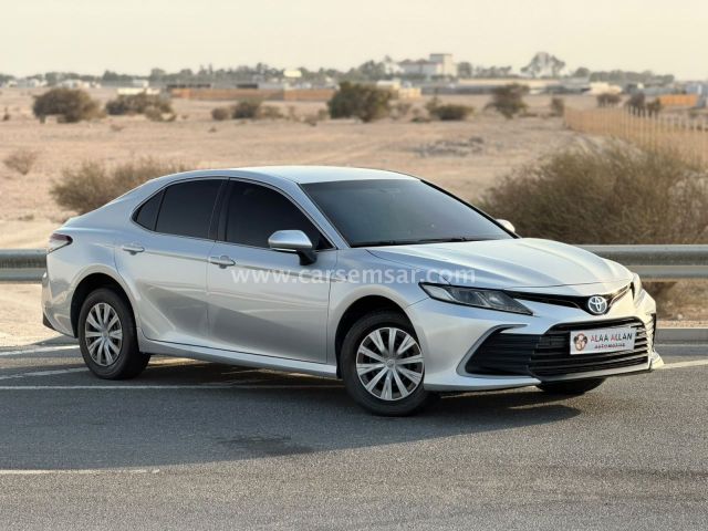 2022 Toyota Camry Hybrid LE — photo 2 for sale in Qatar