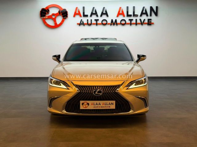 2019 Lexus ES 300h — photo 1 for sale in Qatar