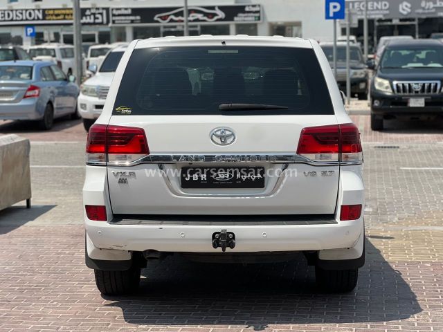 2019 Toyota Land Cruiser VXR — photo 2 for sale in Qatar