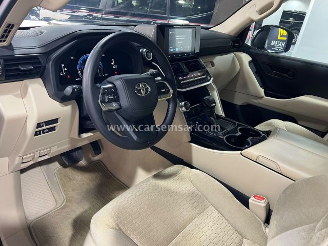 2025 Toyota Land Cruiser GXR V6 — photo 2 for sale in Qatar