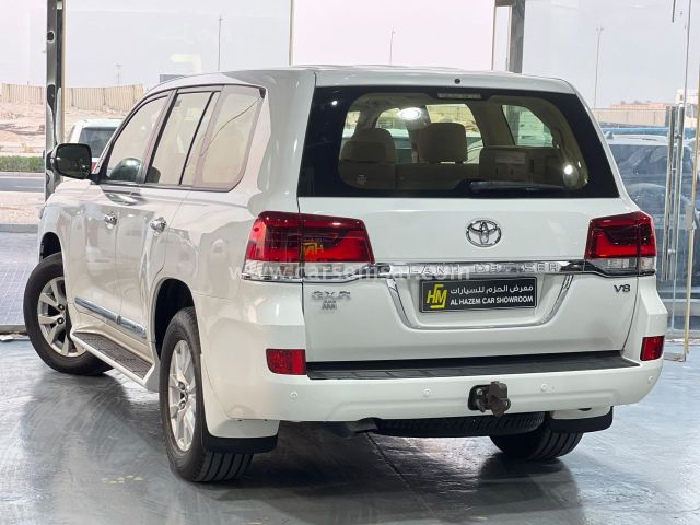 2017 Toyota Land Cruiser GXR V8 — photo 2 for sale in Qatar