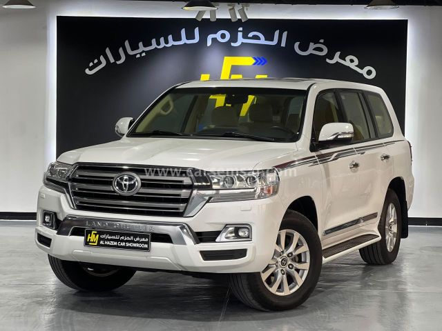 2017 Toyota Land Cruiser GXR V8 — photo 1 for sale in Qatar