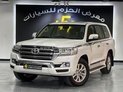 2017 Toyota Land Cruiser GXR V8