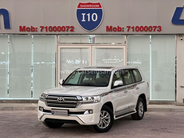 2017 Toyota Land Cruiser GXR V8 — photo 1 for sale in Qatar