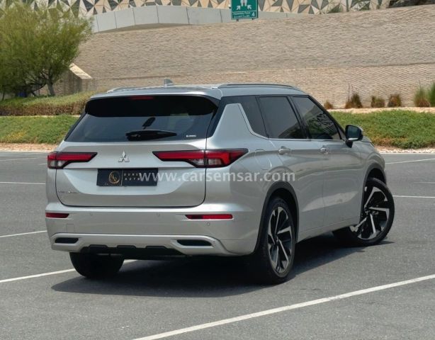 2023 Mitsubishi Outlander 2.5 — photo 2 for sale in Qatar