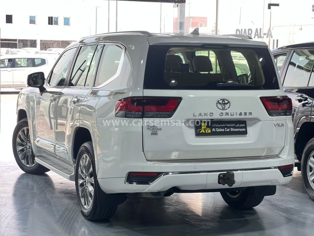 2022 Toyota Land Cruiser VXR Twin Turbo — photo 2 for sale in Qatar