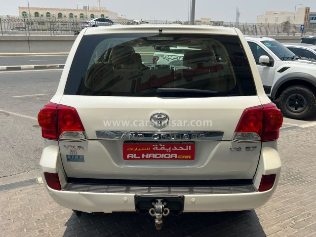 2013 Toyota Land Cruiser VXR — photo 2 for sale in Qatar