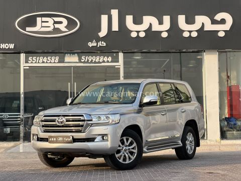 2016 Toyota Land Cruiser GXR V8