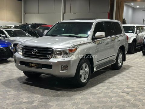 2013 تويوتا لاند كروزر GXR V8