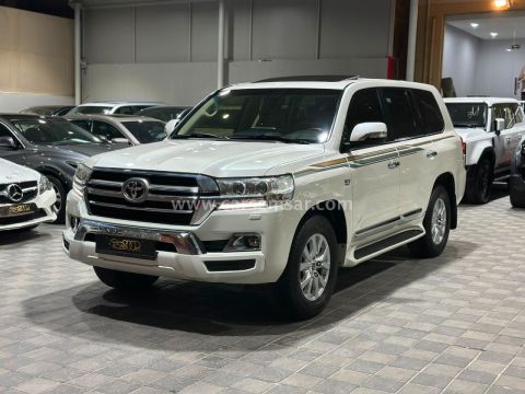 2018 Toyota Land Cruiser GXR