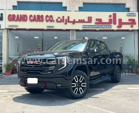 2023 GMC Sierra AT4 6.2 L V8 Crew Cab