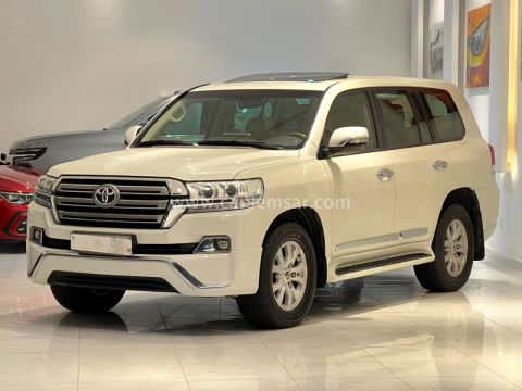 2018 Toyota Land Cruiser GXR V8 White Edition