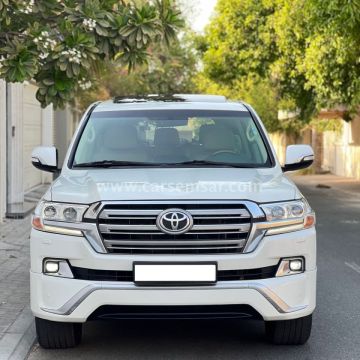 2017 Toyota Land Cruiser GXR V8