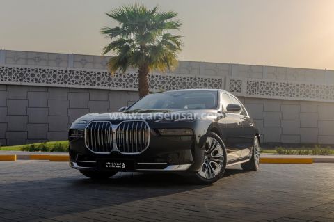 2024 بي ام دبليو الفئة السابعة 735i