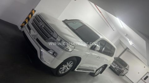 2017 تويوتا لاند كروزر GXR V8