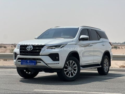 2025 Toyota Fortuner SR5