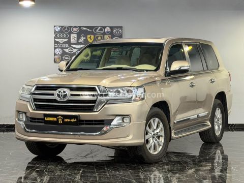 2017 Toyota Land Cruiser GXR V8