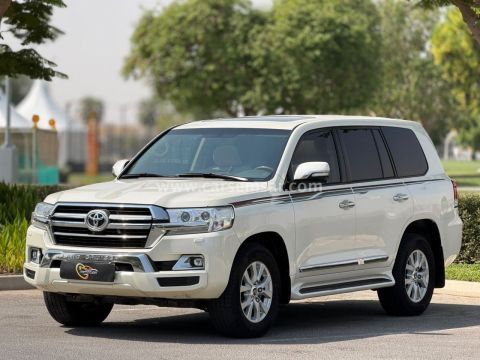 2017 Toyota Land Cruiser GXR V8