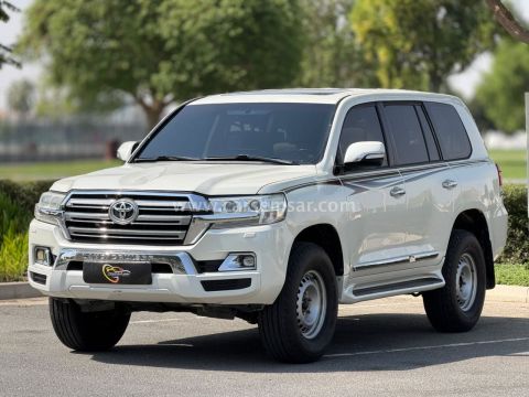 2017 Toyota Land Cruiser GXR V8